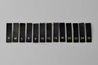 0.8*6cm Black Polyester Centre Fold Damask Woven Size Labels 100pcs/Pack SL028