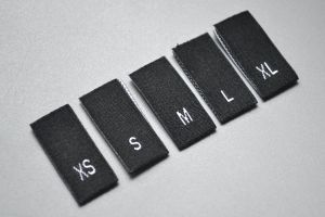 1*4cm Black Polyester Centre Fold Damask Woven Size Labels 100pcs/Pack SL024