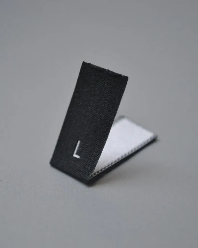 Black Polyester Centre Fold Damask Woven Size Labels 1*4cm 100pcs/Pack 004011